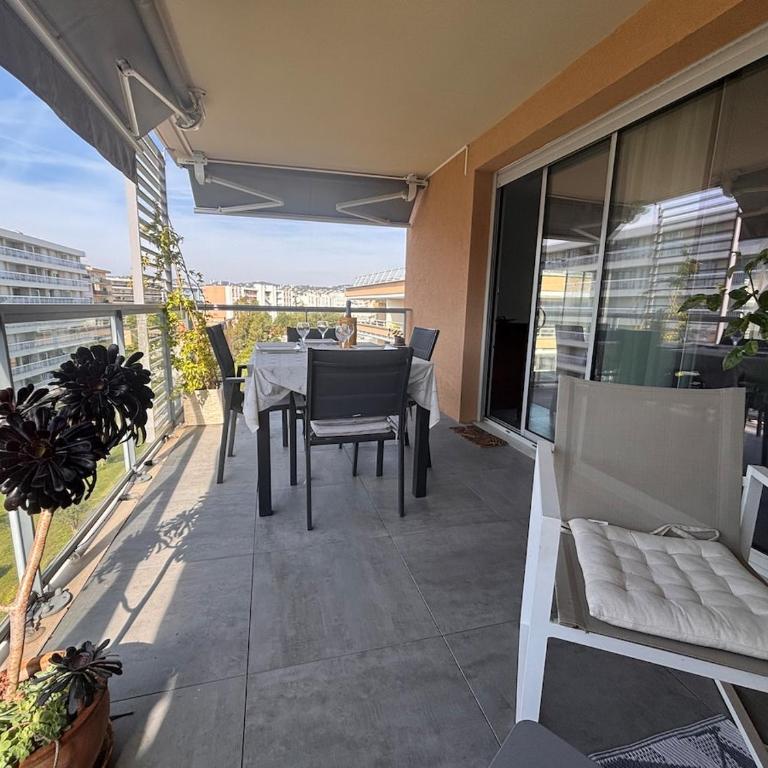 Spacious and quiet, air conditioning, parking, high floor - Appartement 3 Chambres - 14