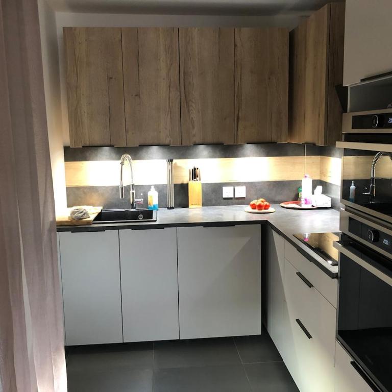 Spacious and quiet, air conditioning, parking, high floor - Appartement 3 Chambres - 15