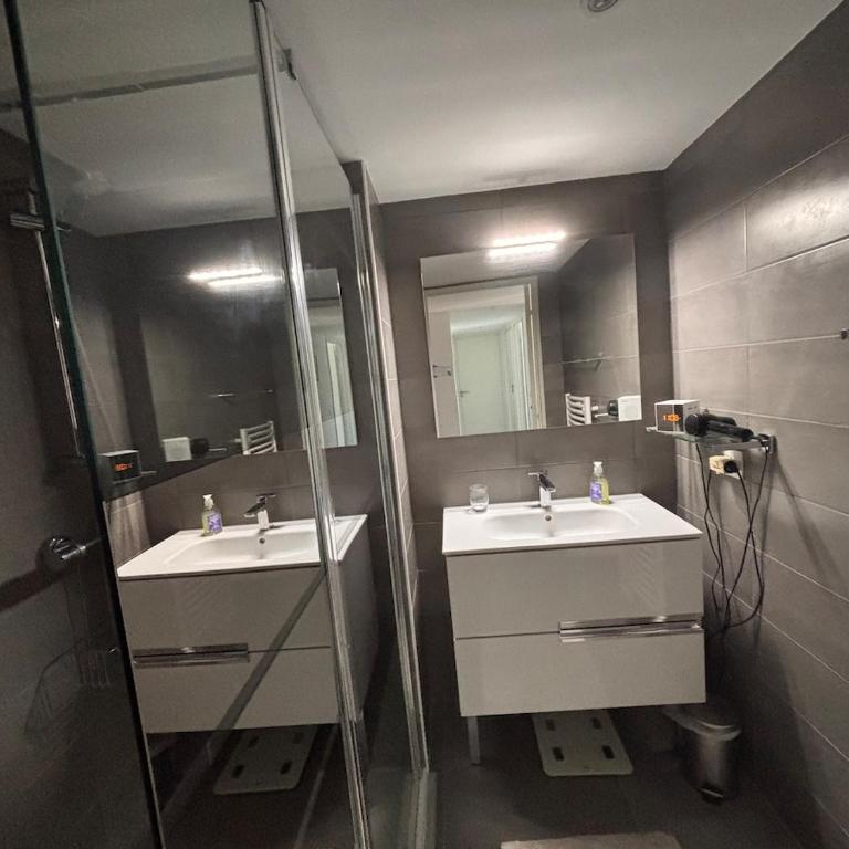 Spacious and quiet, air conditioning, parking, high floor - Appartement 3 Chambres - 18