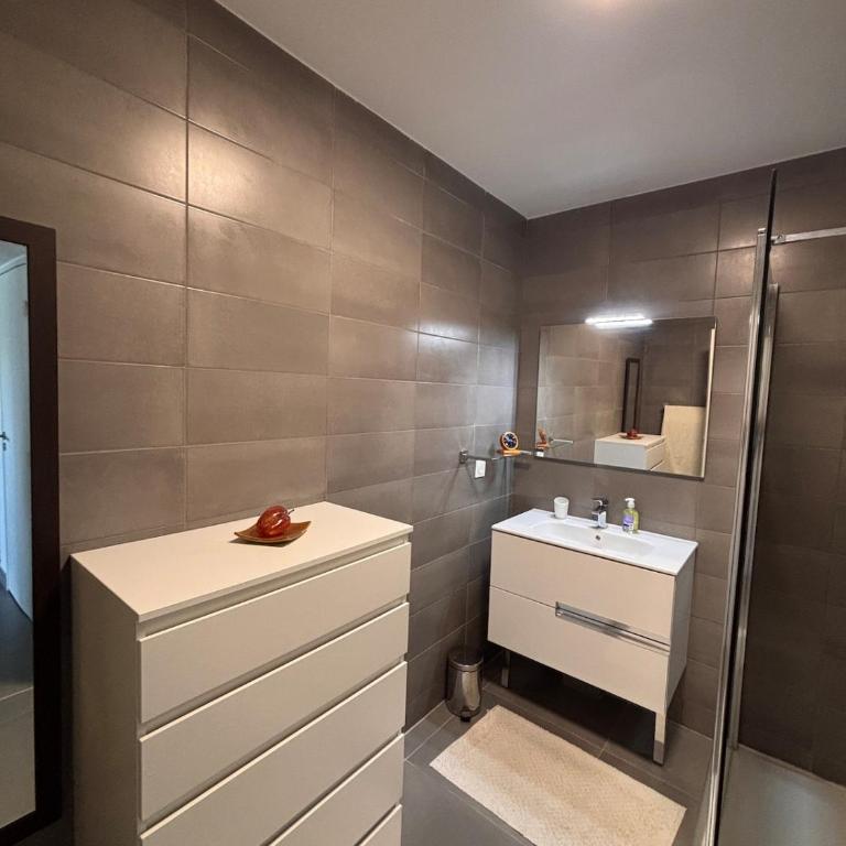 Spacious and quiet, air conditioning, parking, high floor - Appartement 3 Chambres - 21