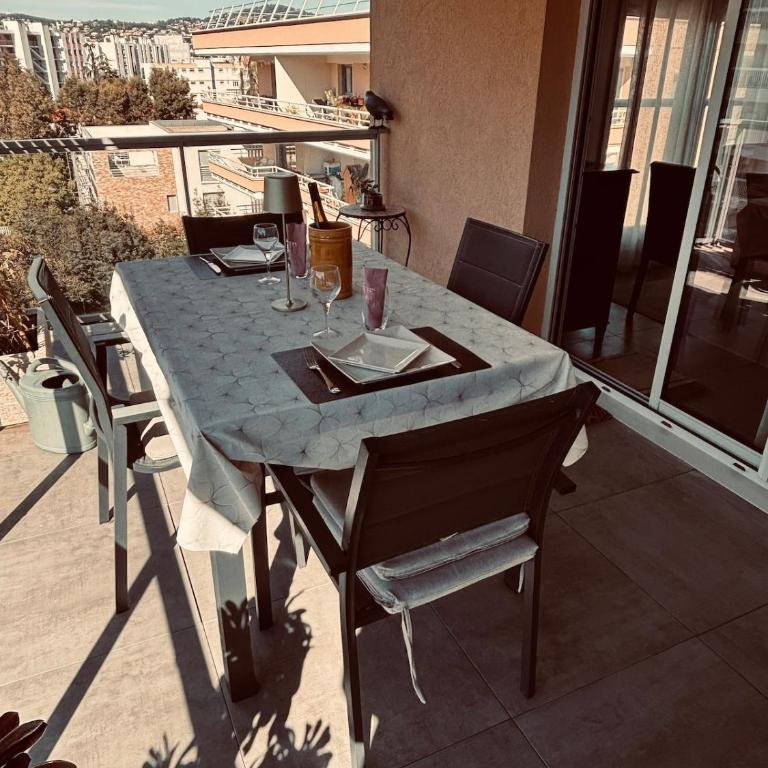 Spacious and quiet, air conditioning, parking, high floor - Appartement 3 Chambres - 25