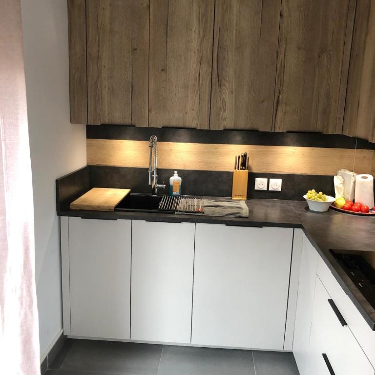 Spacious and quiet, air conditioning, parking, high floor - Appartement 3 Chambres - 28