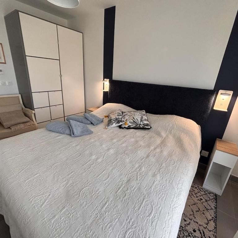 Spacious and quiet, air conditioning, parking, high floor - Appartement 3 Chambres - 31