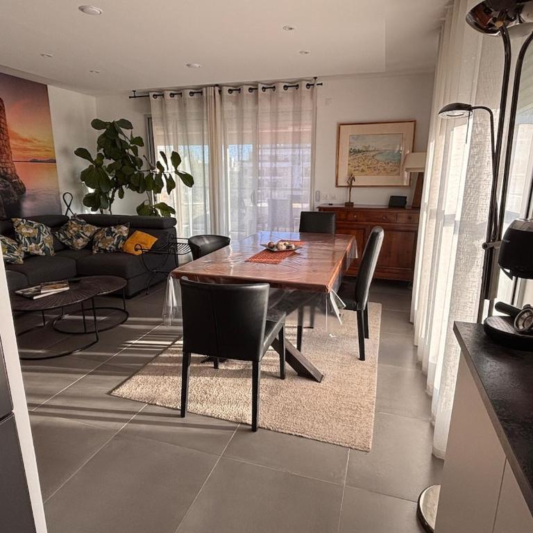 Spacious and quiet, air conditioning, parking, high floor - Appartement 3 Chambres - 37