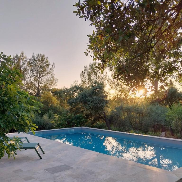 Idéale pour couple - Maison en Provence avec piscine et grand terrain - Maison 1 Chambre - 3