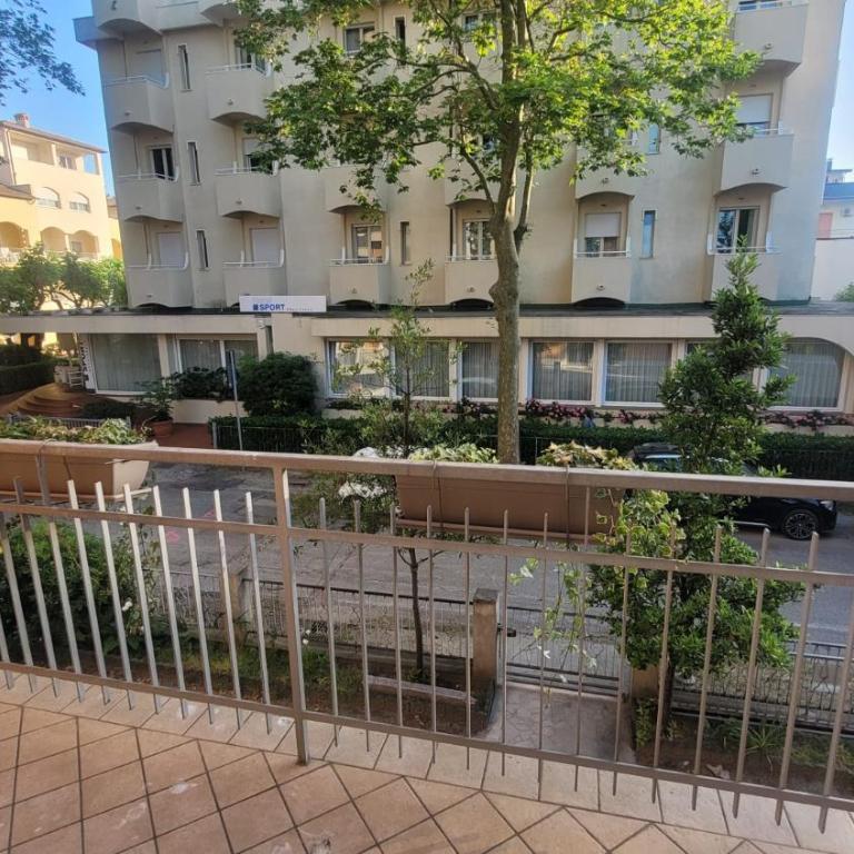 CN046 - Cesenatico, ampio trilocale con posto auto - Two-Bedroom Apartment - 2