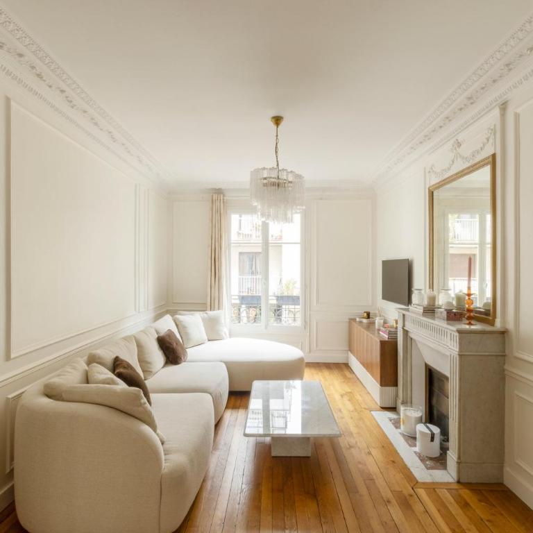 Luxury Haussmannian Escape with King Bed in Paris 16 - Appartement - 1