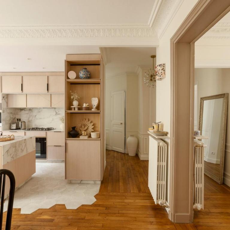 Luxury Haussmannian Escape with King Bed in Paris 16 - Appartement - 15