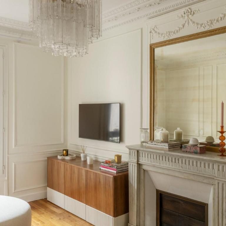 Luxury Haussmannian Escape with King Bed in Paris 16 - Appartement - 13