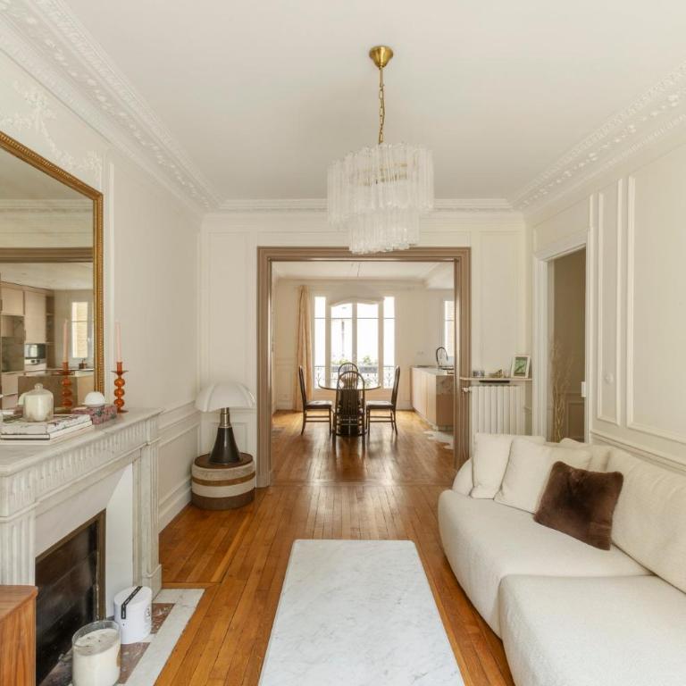 Luxury Haussmannian Escape with King Bed in Paris 16 - Appartement - 2