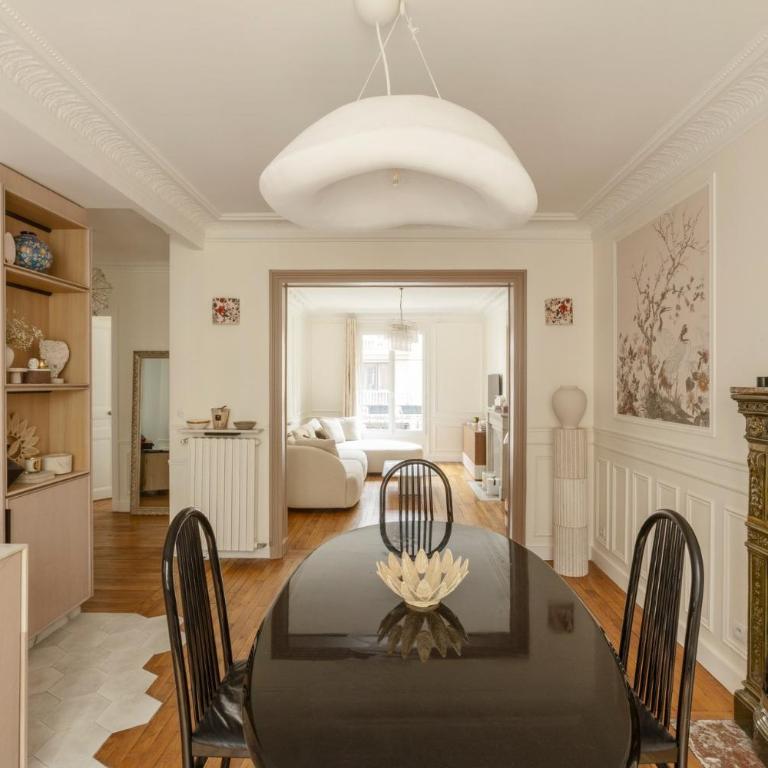 Luxury Haussmannian Escape with King Bed in Paris 16 - Appartement - 16