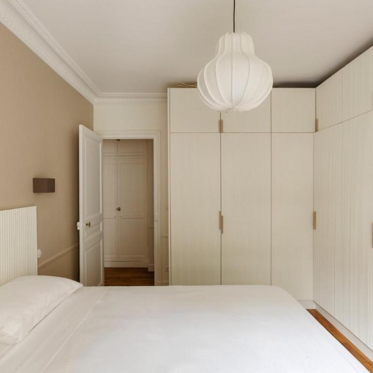 Luxury Haussmannian Escape with King Bed in Paris 16 - Appartement - 9