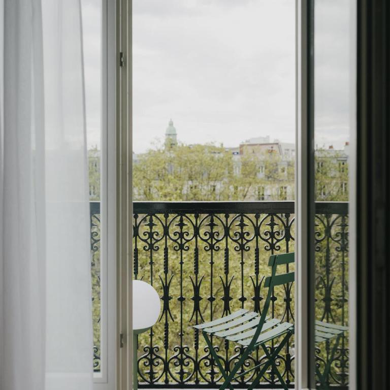 Edgar Suites - Jules Ferry - Two-Bedroom Apartment with View - 3