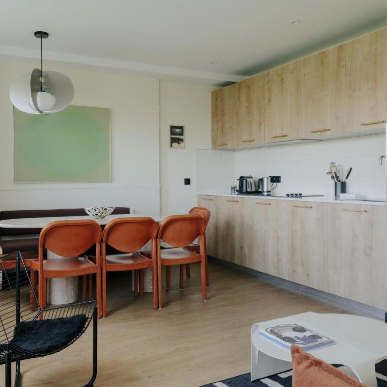 Edgar Suites - Jules Ferry - Three-Bedroom Apartment with View - 10