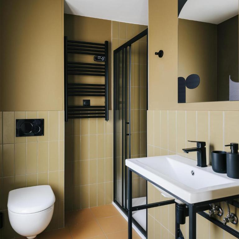 Edgar Suites - Jules Ferry - Three-Bedroom Apartment with View - 11