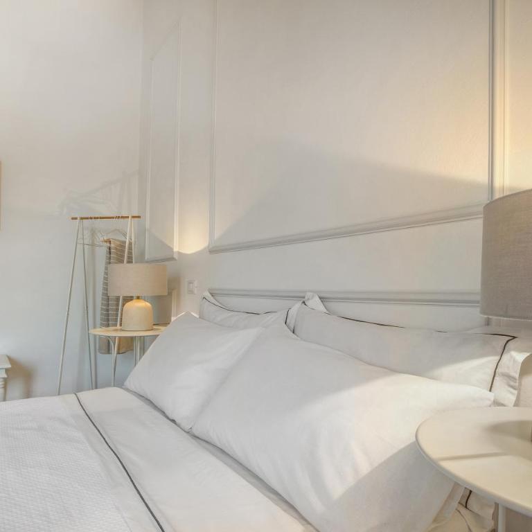 The White Terrace by Maison Florence - Two-Bedroom Apartment - 15