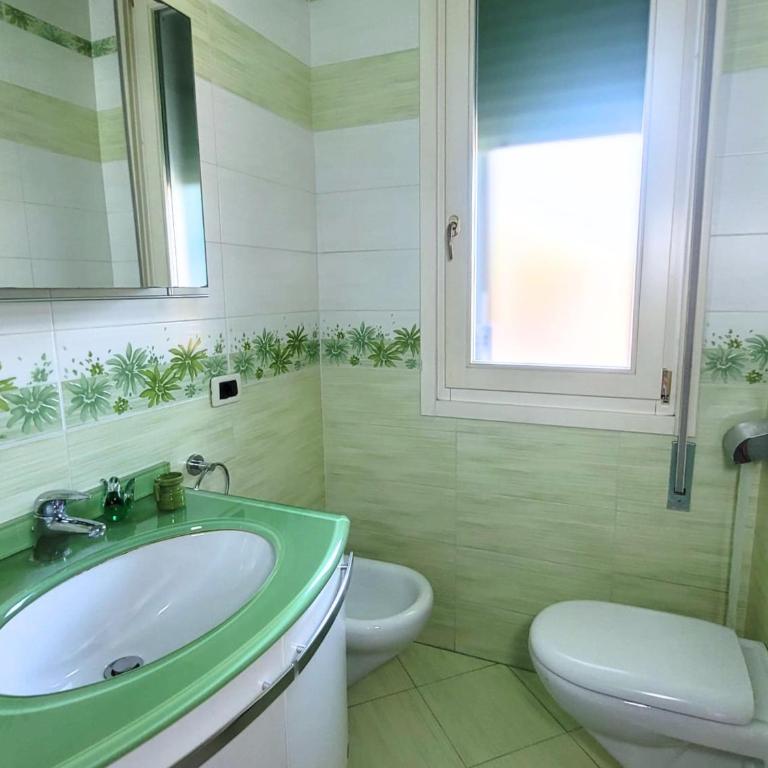 CN047 - Cesenatico, spazioso quadrilocale con veranda - Three-Bedroom Apartment - 4