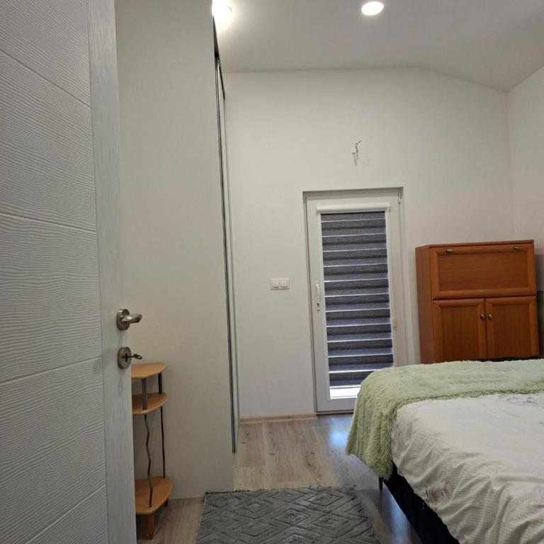 Apartment with Terrace & Countryside View - Apartman sa 1 Spavaćom Sobom - 6