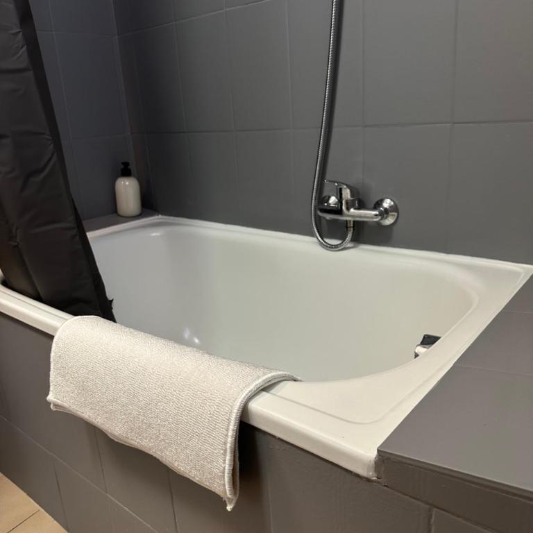 Appartement T2 avec terrasse privée, 4 couchages, tout proche de la cure thermale, centre-ville - Apartment mit 1 Schlafzimmer - 15
