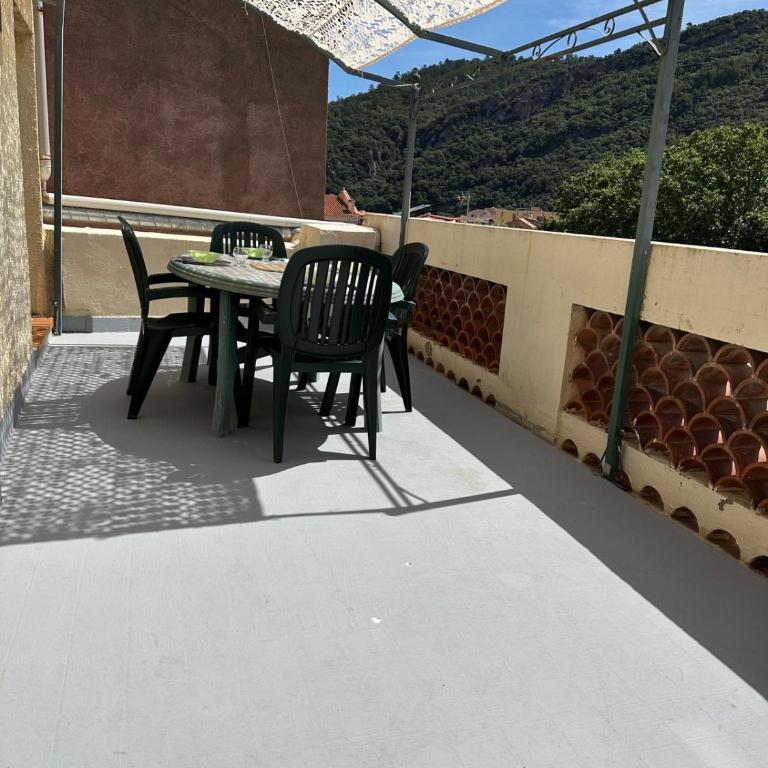 Appartement T2 avec terrasse privée, 4 couchages, tout proche de la cure thermale, centre-ville - Apartment mit 1 Schlafzimmer - 4