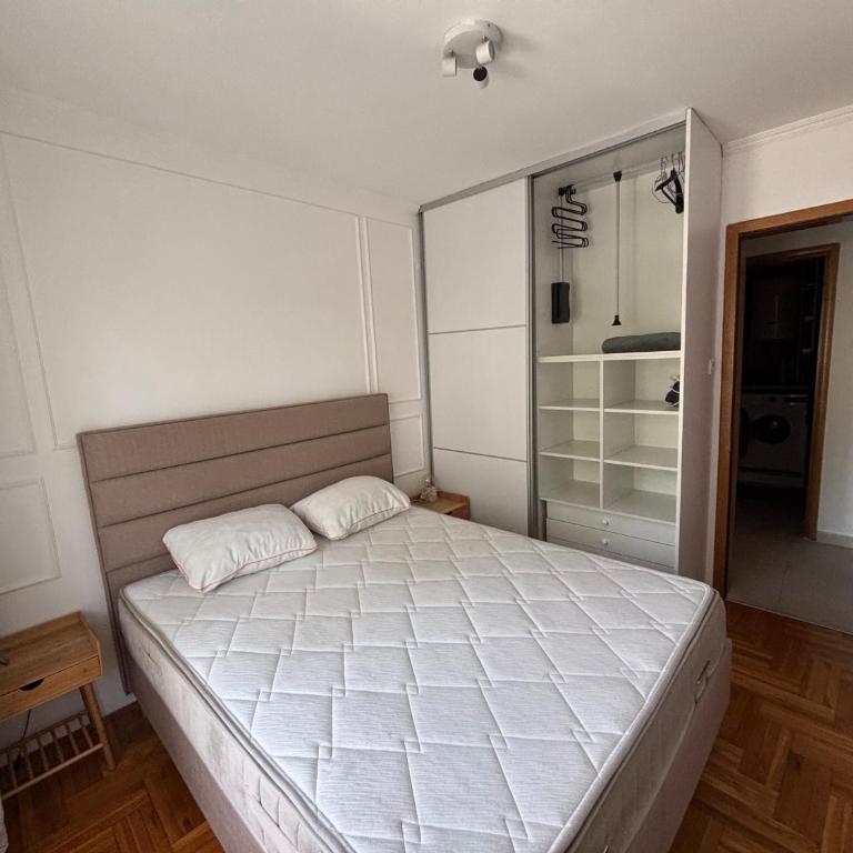 Modern apartment plus FREE parking , near city center, shopping center Big, Clinical Center of Montenegro and city quarter - One-Bedroom Apartment - 4