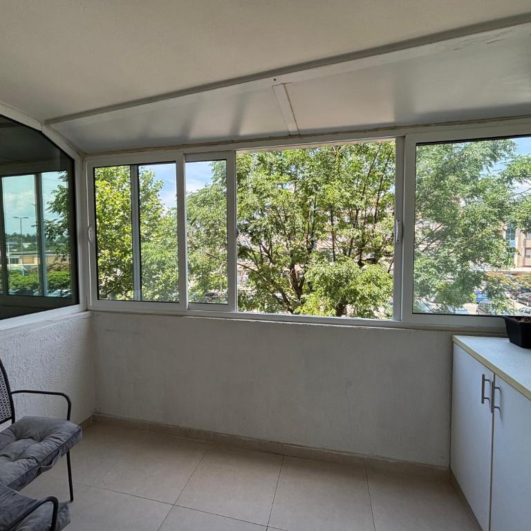 Modern apartment plus FREE parking , near city center, shopping center Big, Clinical Center of Montenegro and city quarter - One-Bedroom Apartment - 6