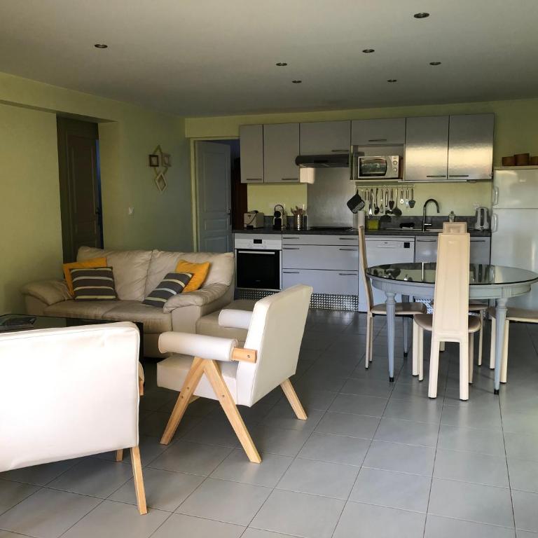 Villa Gecko - Apartment with Pool View - 15
