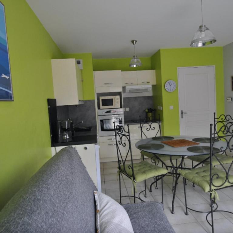Apartment 10 minutes from the beach - balcony - Appartamento - 2