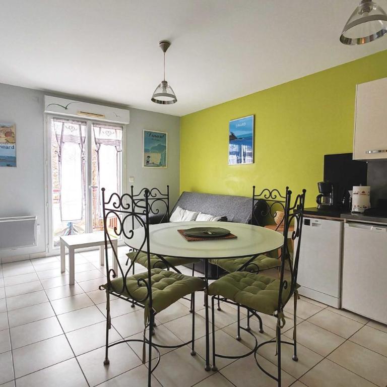 Apartment 10 minutes from the beach - balcony - Appartamento - 5