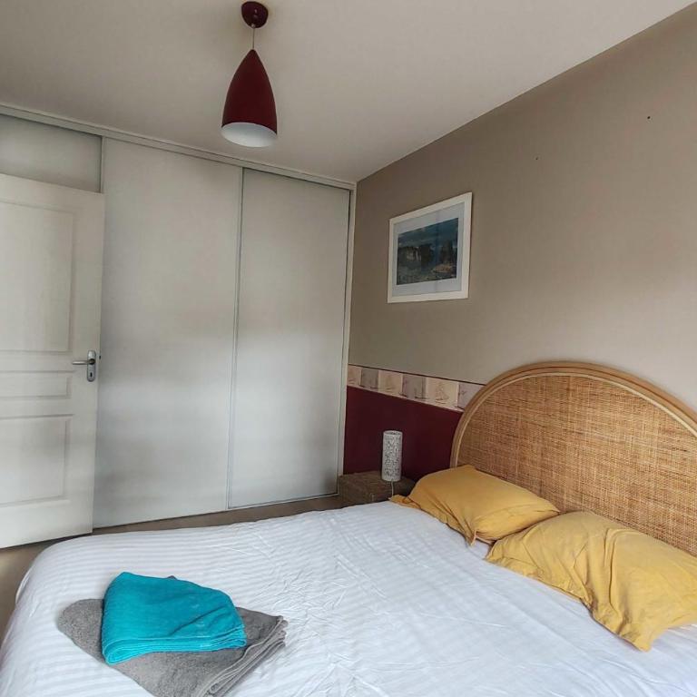 Apartment 10 minutes from the beach - balcony - Appartamento - 8