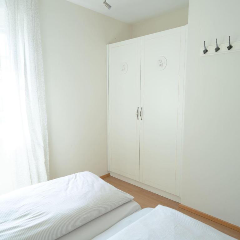 Villa Hubertus Enzian - Apartment mit Dusche - 9