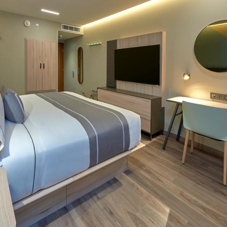 City Express Plus by Marriott Guadalajara Providencia - Zimmer mit Kingsize-Bett - 1