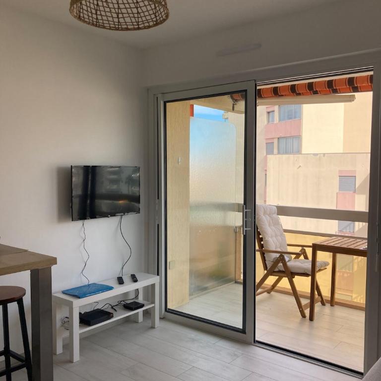 Studio rénové à 200 m de la plage parking - Estudio con balcón - 2