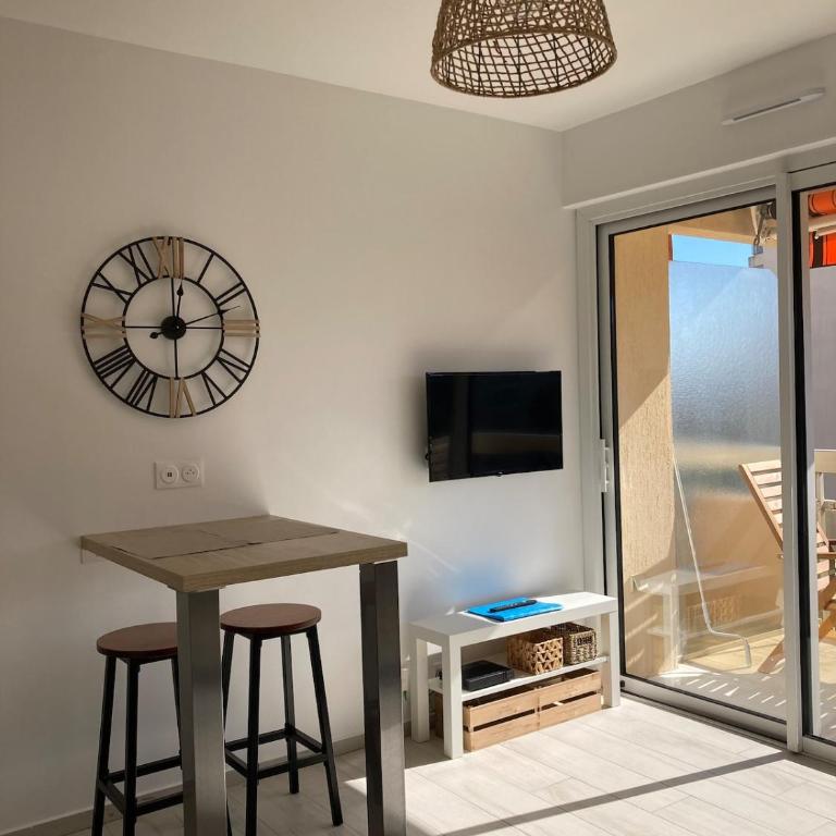 Studio rénové à 200 m de la plage parking - Estudio con balcón - 6