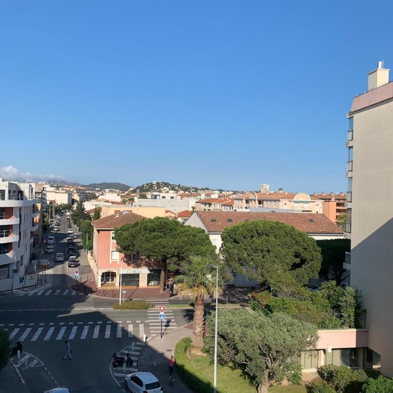Studio rénové à 200 m de la plage parking - Estudio con balcón - 10