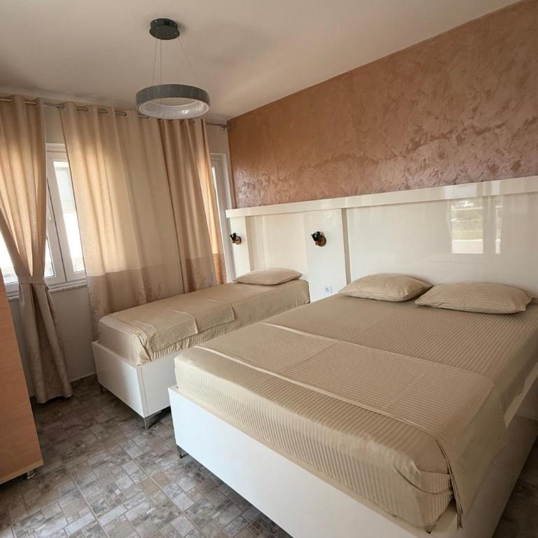 REXHEPI Apartments - Apartment mit Balkon - 3