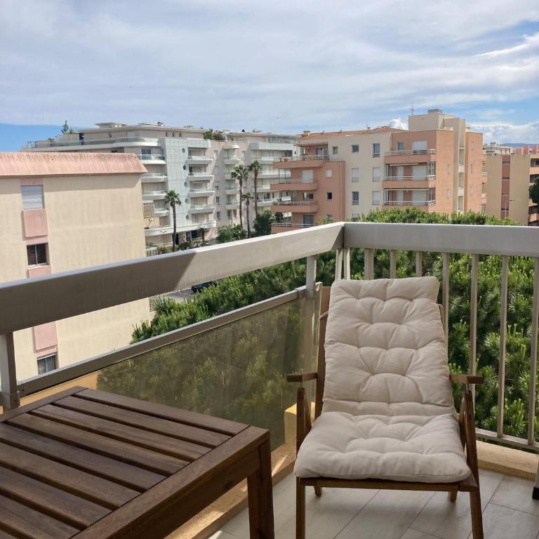 Studio rénové à 200 m de la plage parking - Estudio con balcón - 11