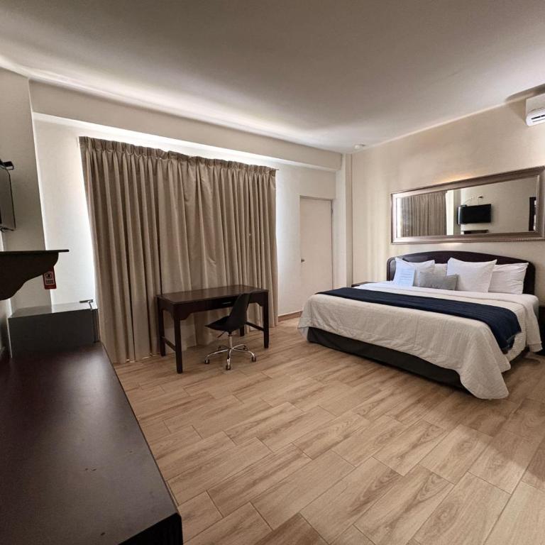 Hotel Plaza del Arco Express - Suite Junior con balcón - 9