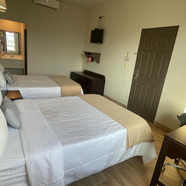 Hotel Plaza del Arco Express - Habitación Doble Deluxe - 2 camas dobles - 3