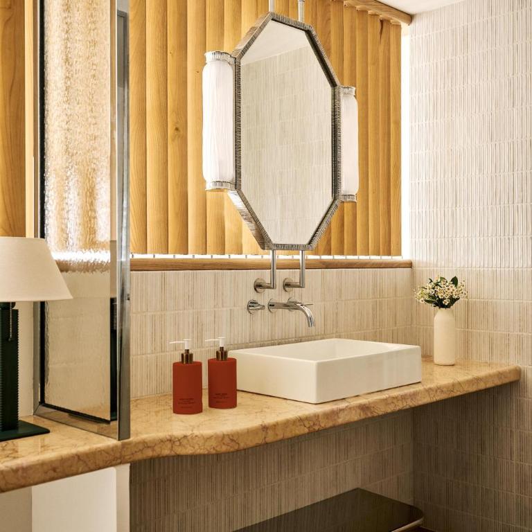 Hotel Palais de la Mediterranee, in the Unbound Collection by Hyatt - Chambre Lit King-Size - Vue sur Mer - 2