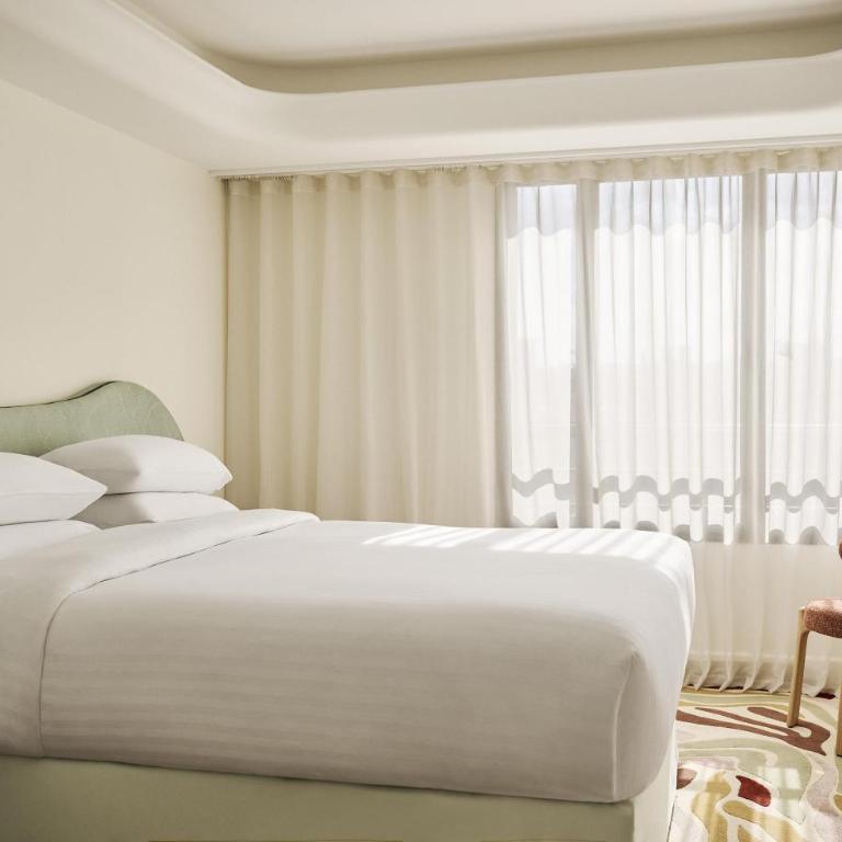 Hotel Palais de la Mediterranee, in the Unbound Collection by Hyatt - Chambre Lit Queen-Size - 1