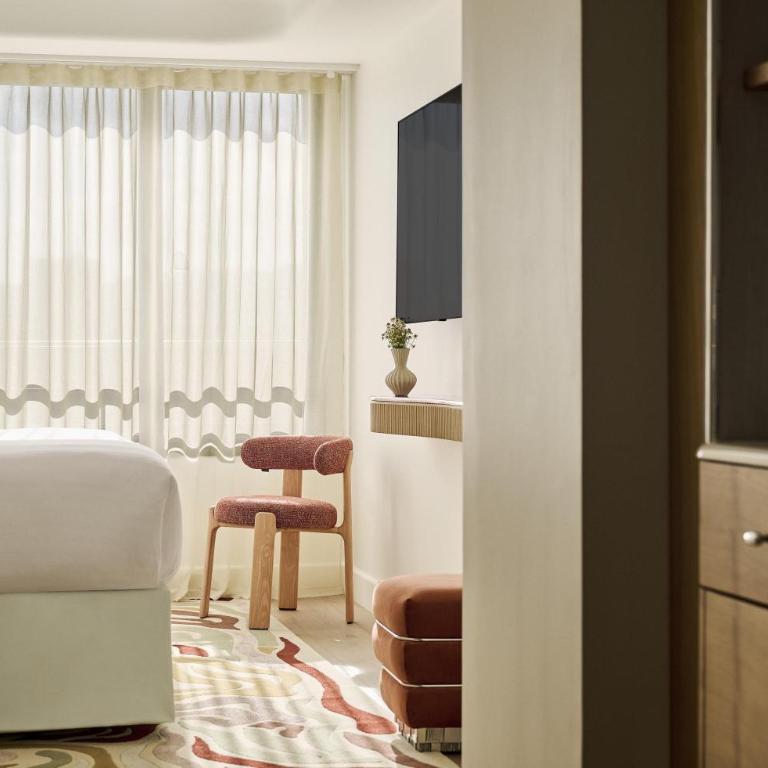 Hotel Palais de la Mediterranee, in the Unbound Collection by Hyatt - Chambre Lit Queen-Size - 2