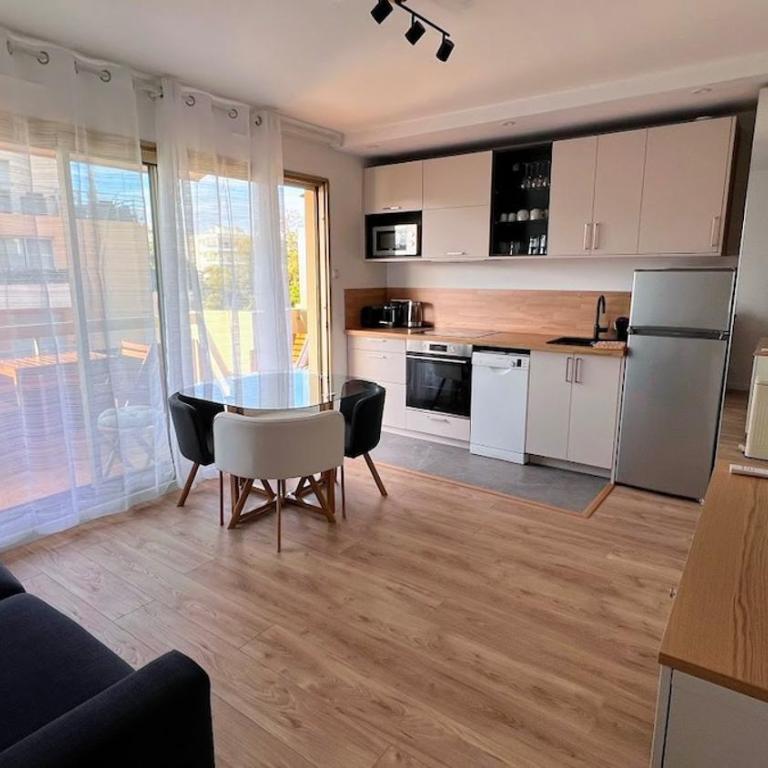 Fully renovated studio, terrace, parking, beach 3 min walk - Appartement 1 Chambre - 1