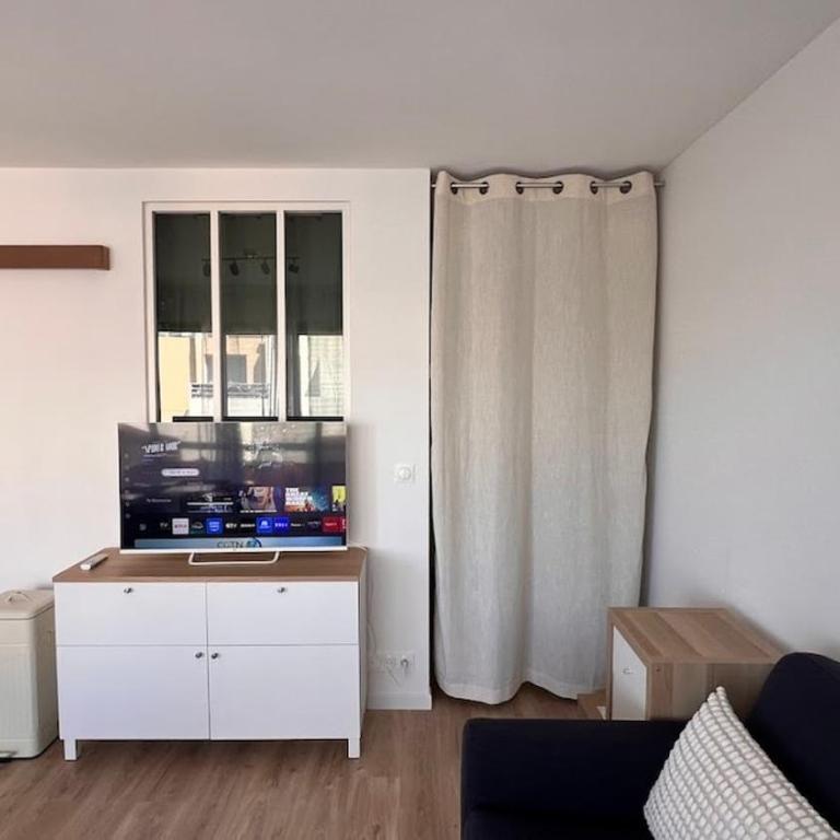 Fully renovated studio, terrace, parking, beach 3 min walk - Appartement 1 Chambre - 2