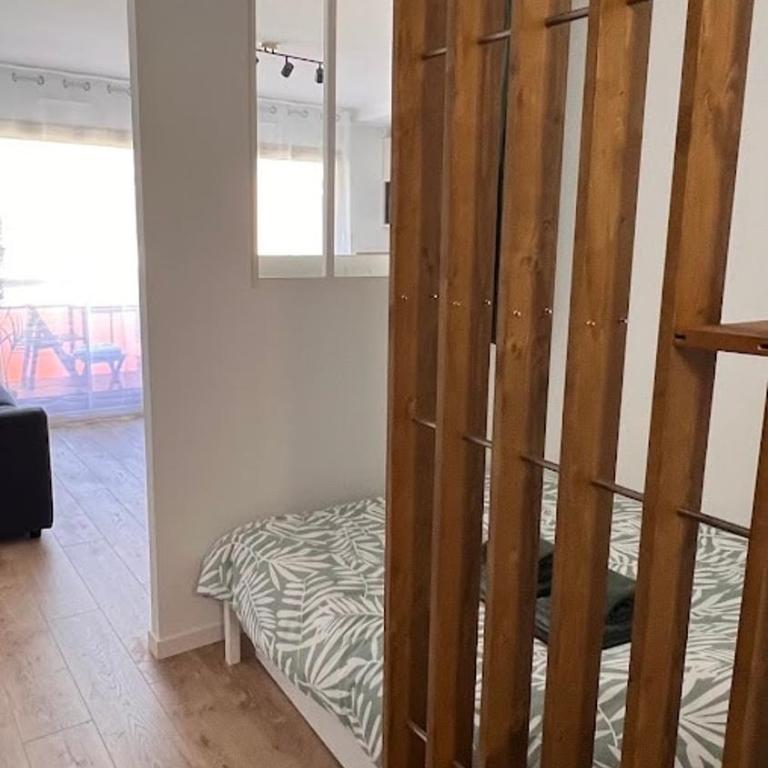 Fully renovated studio, terrace, parking, beach 3 min walk - Appartement 1 Chambre - 9