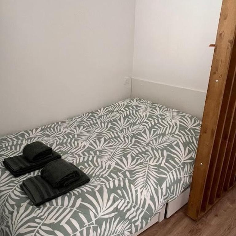 Fully renovated studio, terrace, parking, beach 3 min walk - Appartement 1 Chambre - 12
