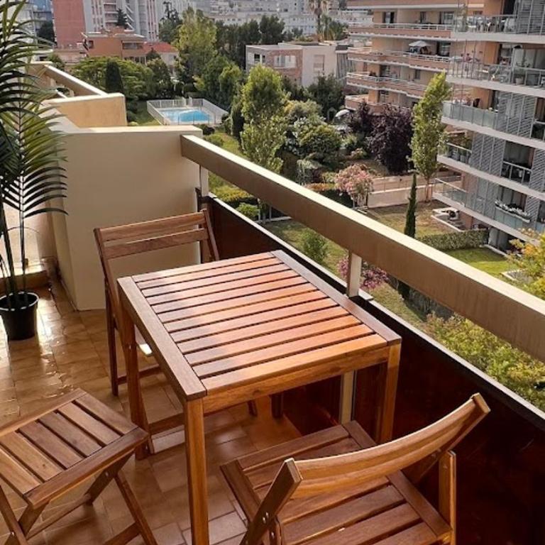 Fully renovated studio, terrace, parking, beach 3 min walk - Appartement 1 Chambre - 15