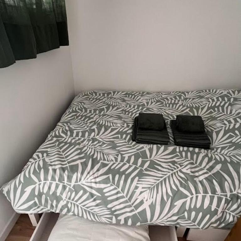 Fully renovated studio, terrace, parking, beach 3 min walk - Appartement 1 Chambre - 17