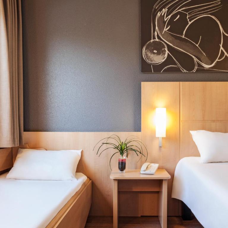 Ibis Barcelona Meridiana - Family Room - 5
