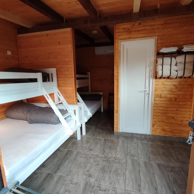 The Bungalows - Two-Bedroom Cottage - 7